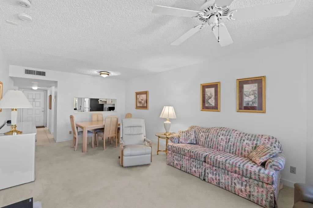 3138 Via Poinciana Lake Worth FL 33467