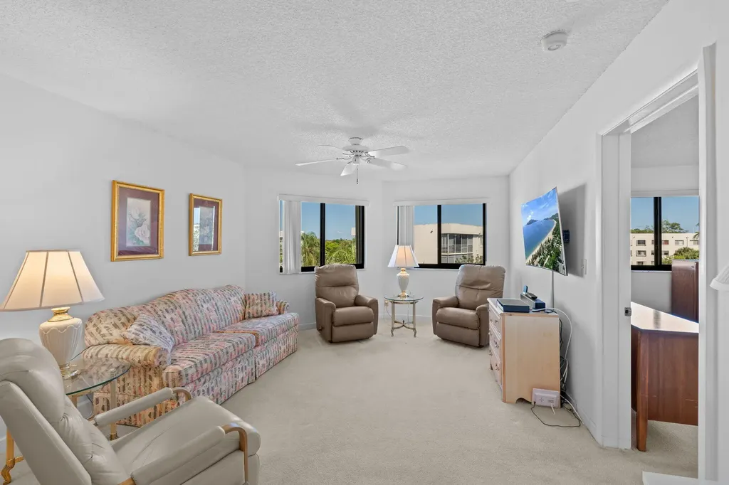 3138 Via Poinciana Lake Worth FL 33467
