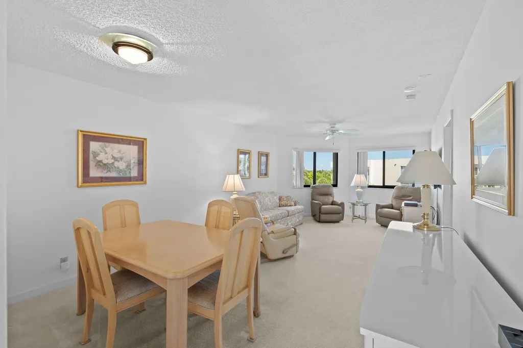 3138 Via Poinciana Lake Worth FL 33467