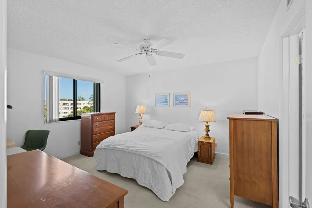 3138 Via Poinciana Lake Worth FL 33467