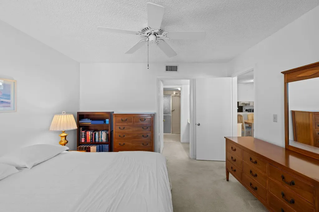 3138 Via Poinciana Lake Worth FL 33467