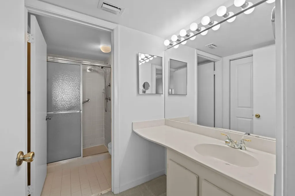 3138 Via Poinciana Lake Worth FL 33467