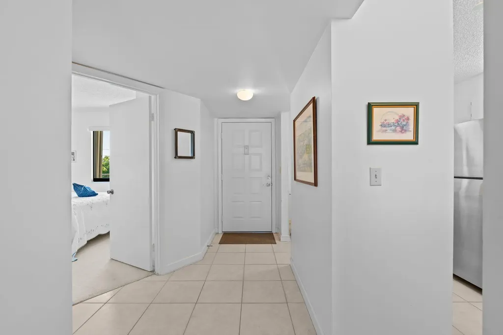 3138 Via Poinciana Lake Worth FL 33467