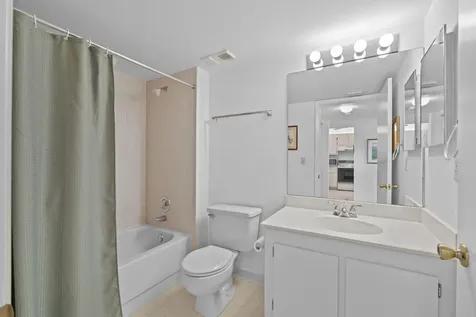 3138 Via Poinciana Lake Worth FL 33467