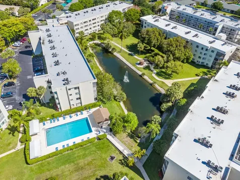3138 Via Poinciana Lake Worth FL 33467