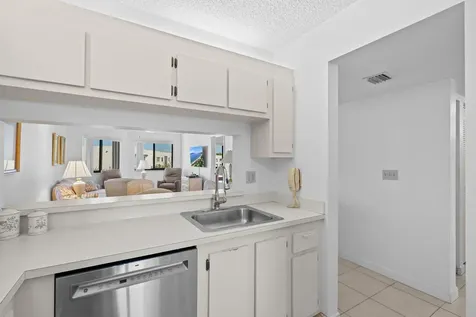 3138 Via Poinciana Lake Worth FL 33467