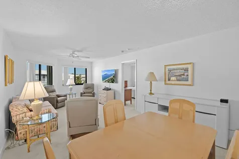 3138 Via Poinciana Lake Worth FL 33467