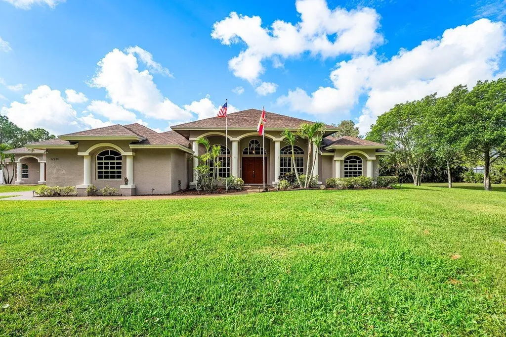 17038 69th Street N The Acreage FL 33470