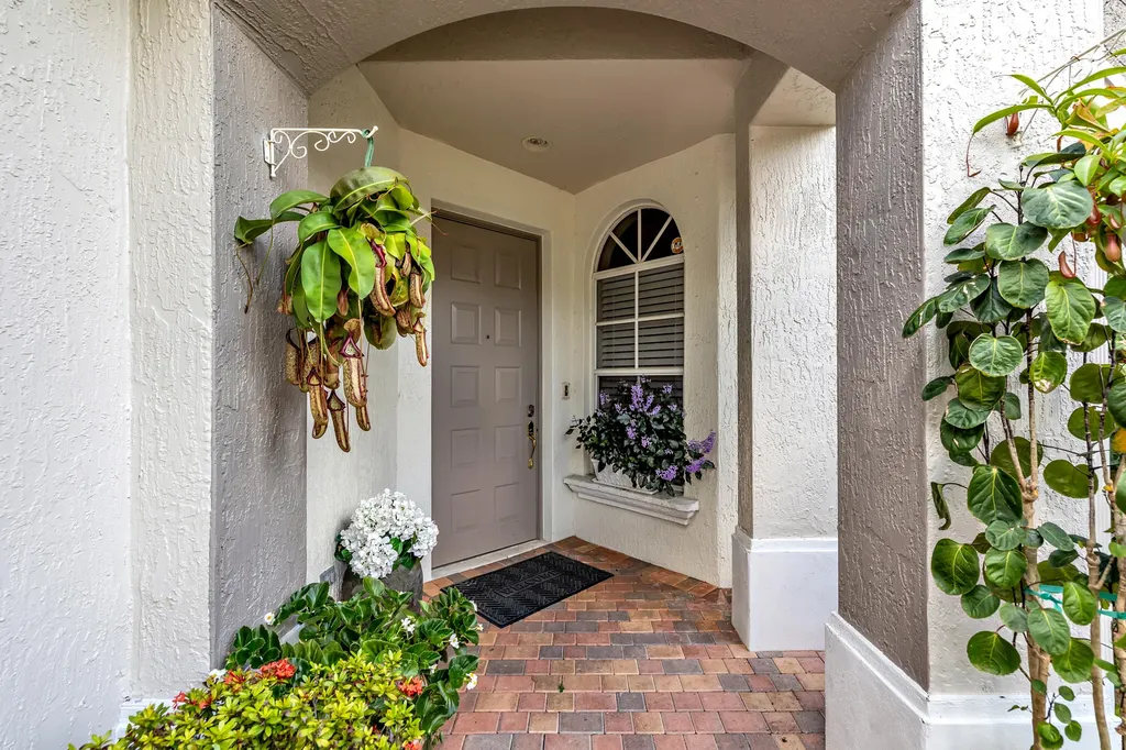 6407 Bella Circle Boynton Beach FL 33437