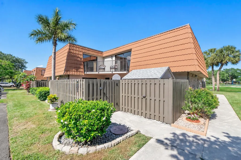 1426 SW 110th Way Davie FL 33324