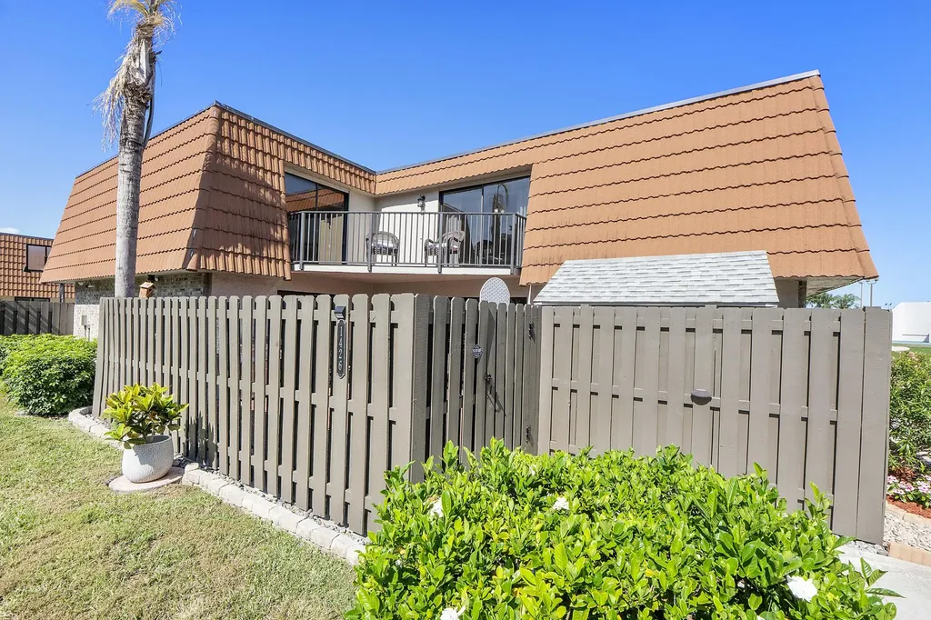 1426 SW 110th Way Davie FL 33324