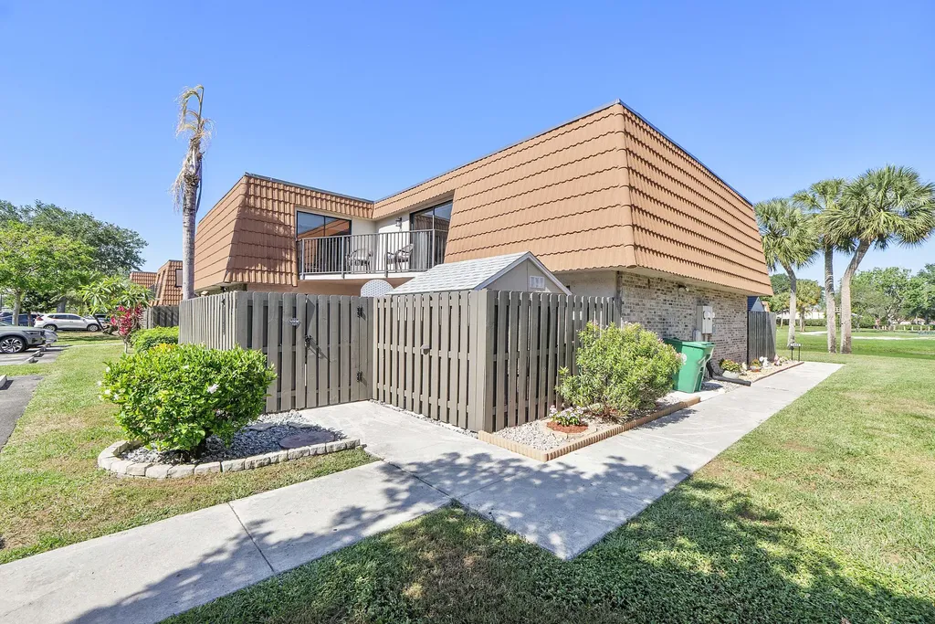 1426 SW 110th Way Davie FL 33324