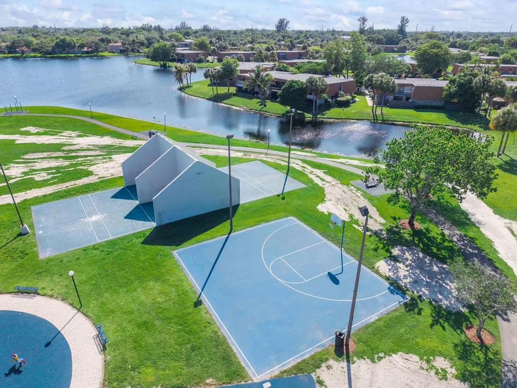 1426 SW 110th Way Davie FL 33324