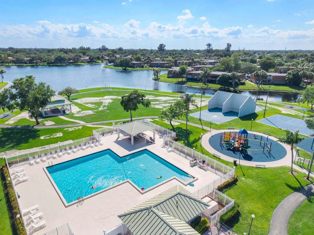 1426 SW 110th Way Davie FL 33324