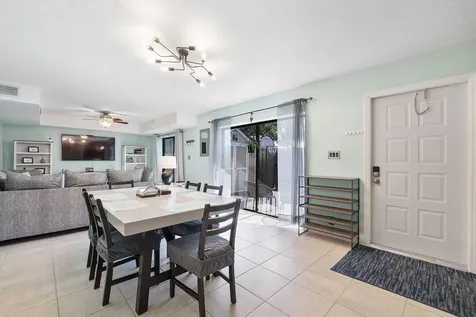 1426 SW 110th Way Davie FL 33324
