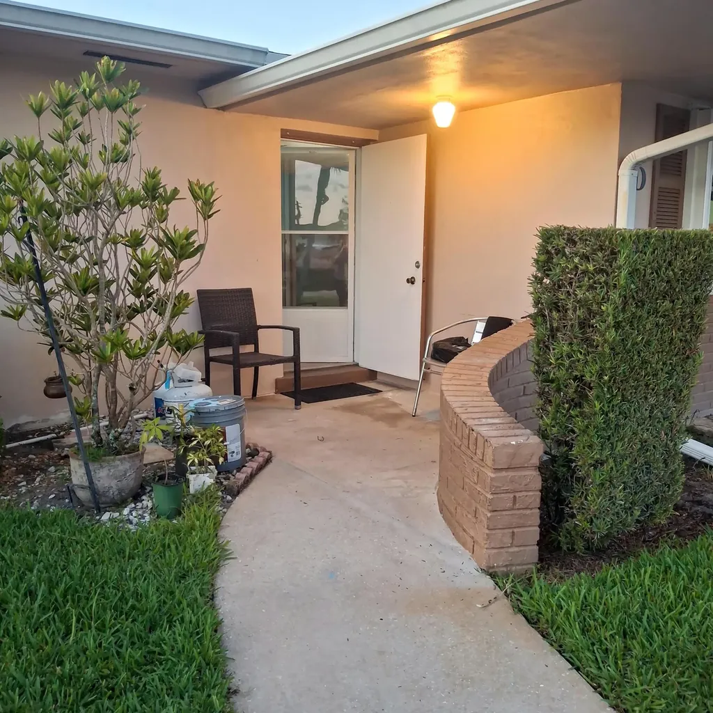2569 Dudley Drive W West Palm Beach FL 33415