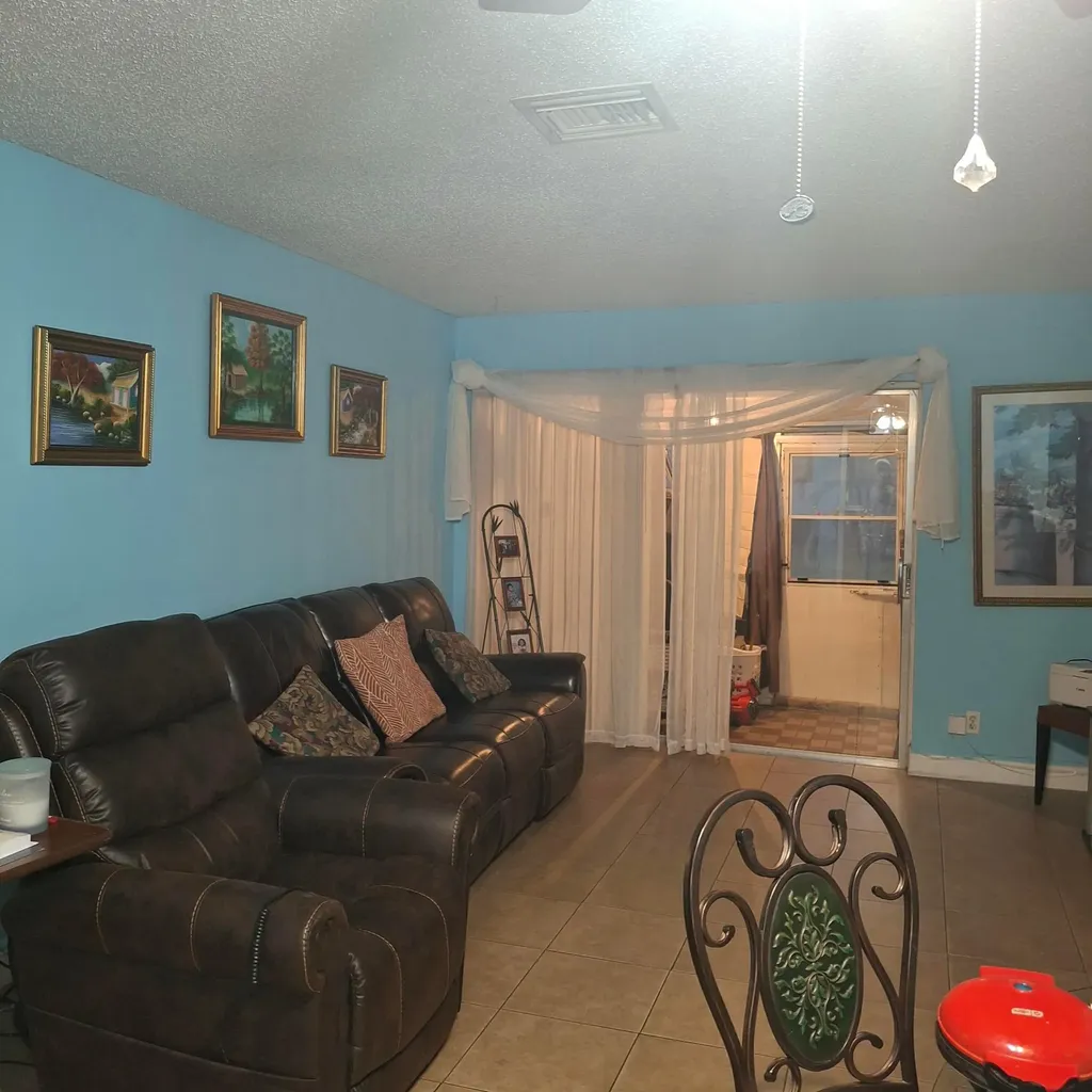 2569 Dudley Drive W West Palm Beach FL 33415