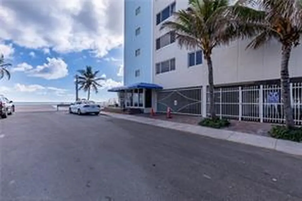 300 Oregon Street Hollywood FL 33019