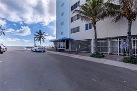 300 Oregon Street Hollywood FL 33019