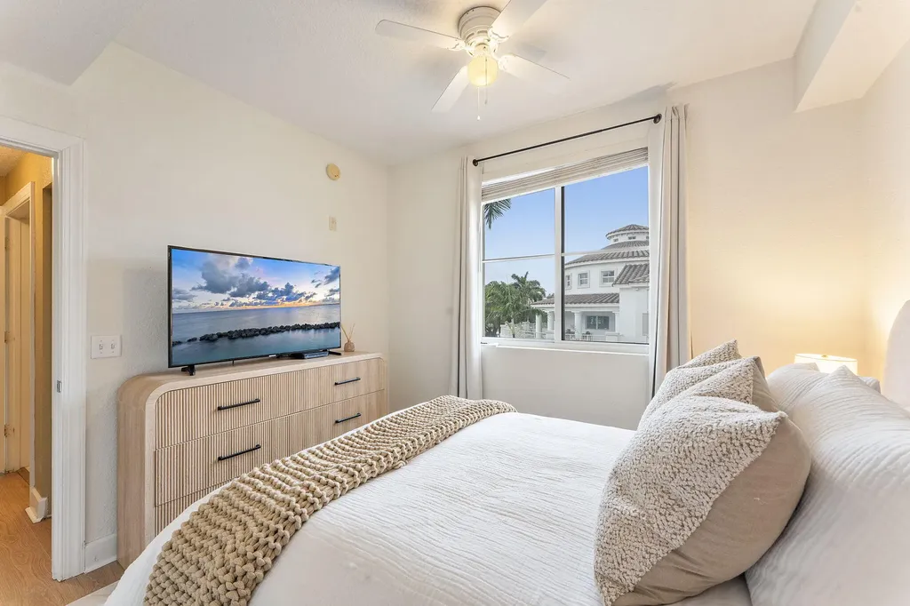 2 Renaissance Way Boynton Beach FL 33426