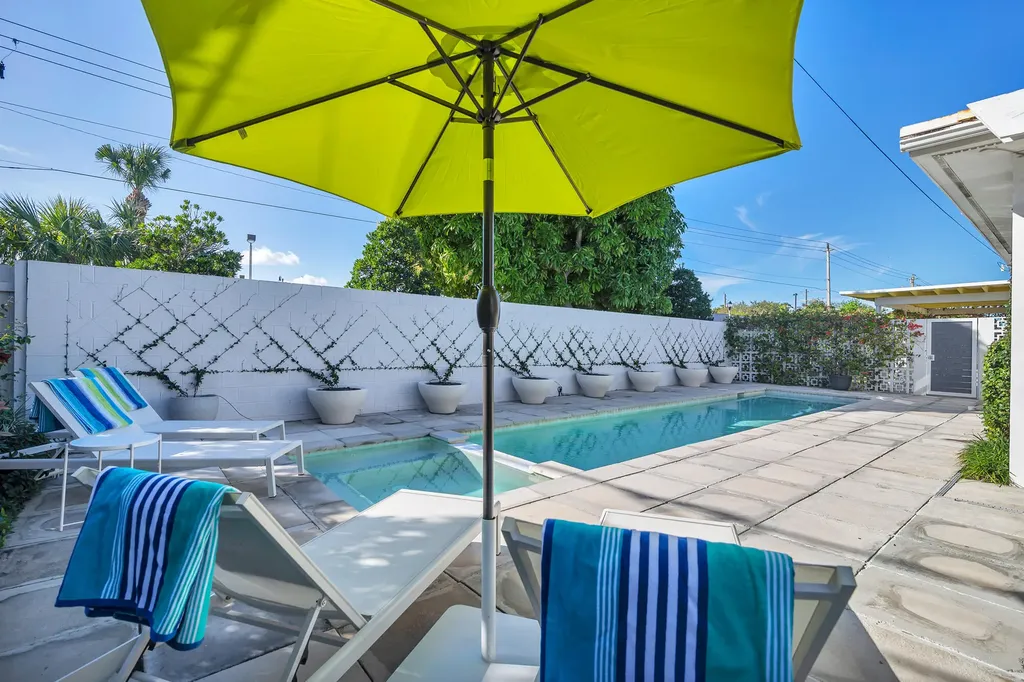 374 Maddock Street West Palm Beach FL 33405