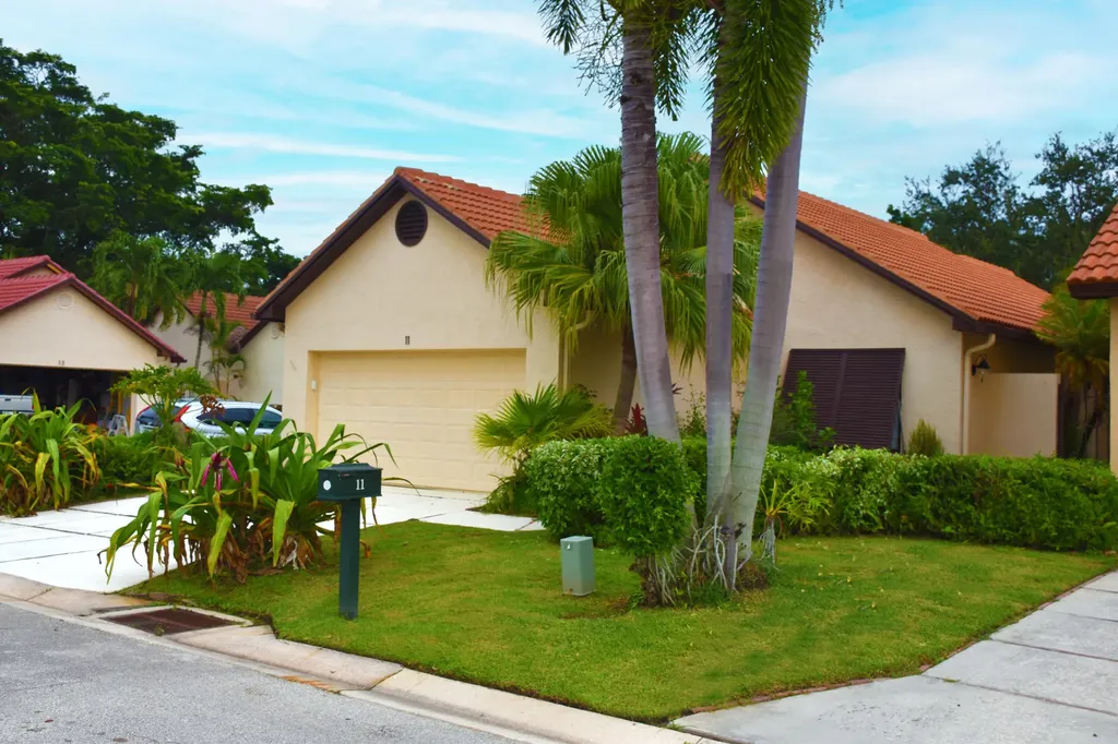 11 N Ironwood Way Way N Palm Beach Gardens FL 33418