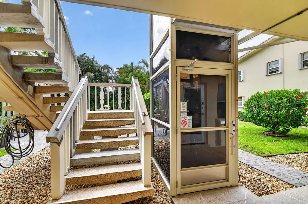 99 Bedford D West Palm Beach FL 33417