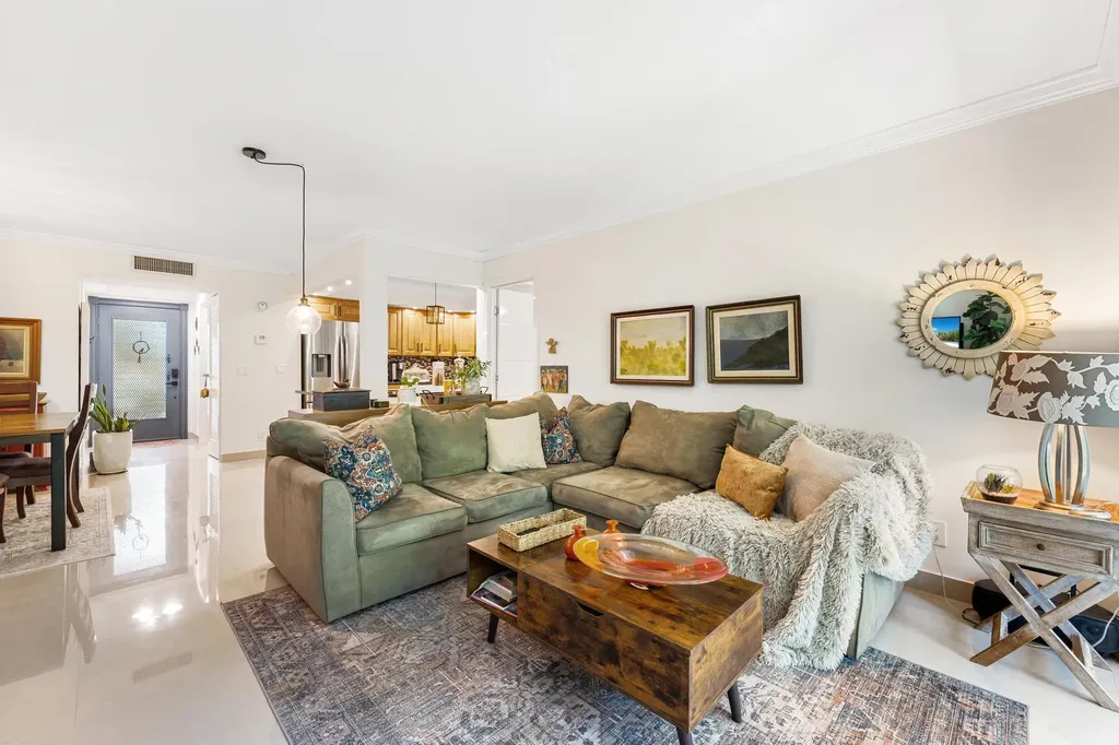 113 Capri C Delray Beach FL 33484