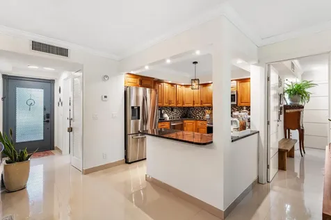 113 Capri C Delray Beach FL 33484