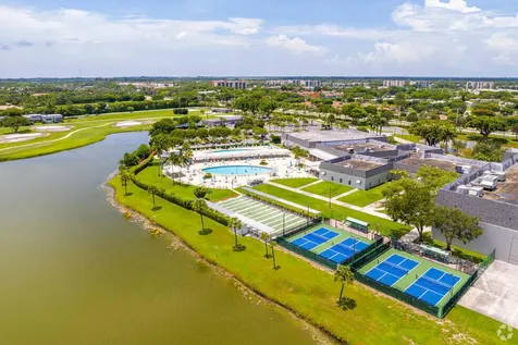 113 Capri C Delray Beach FL 33484