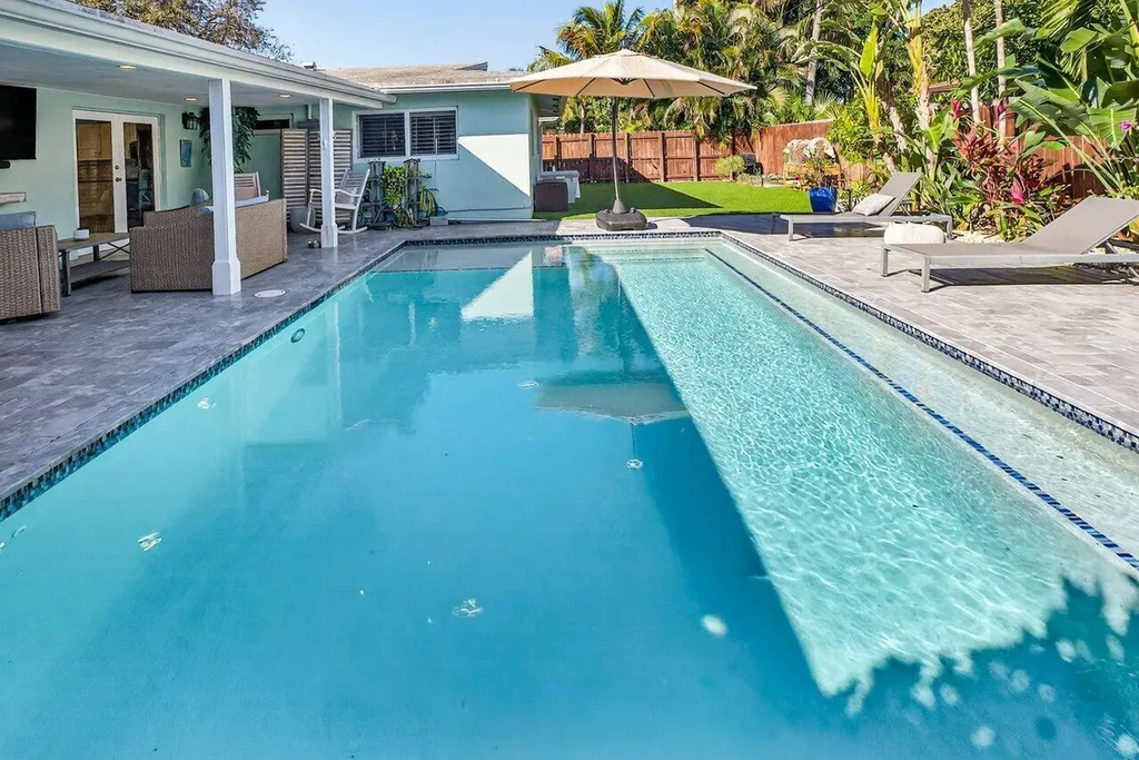 1581 SE 4th Court Deerfield Beach FL 33441