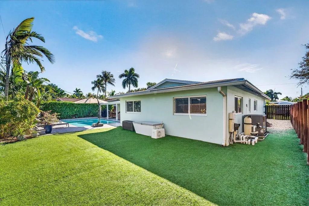 1581 SE 4th Court Deerfield Beach FL 33441