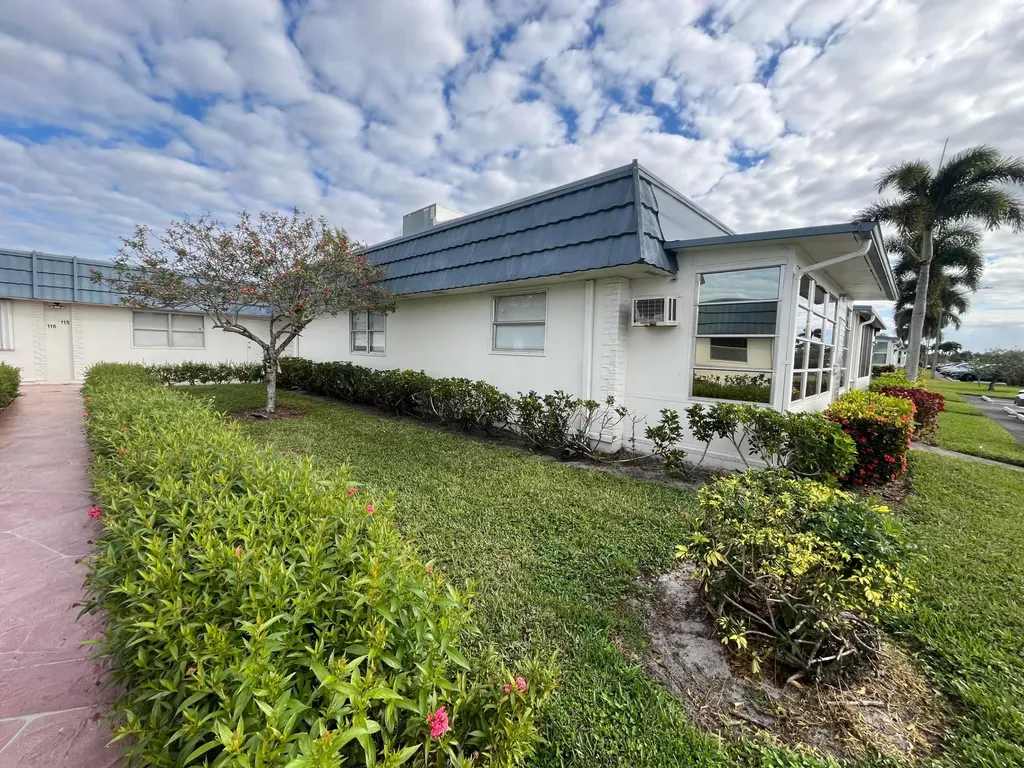 114 Waterford E Delray Beach FL 33446