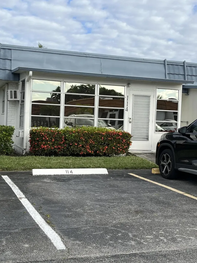 114 Waterford E Delray Beach FL 33446