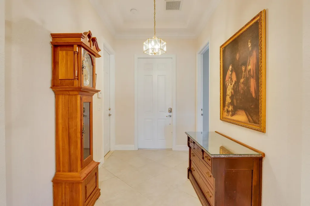 124 Casa Circle Jupiter FL 33458