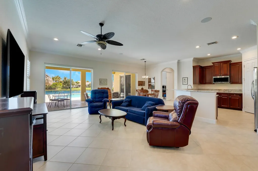 124 Casa Circle Jupiter FL 33458