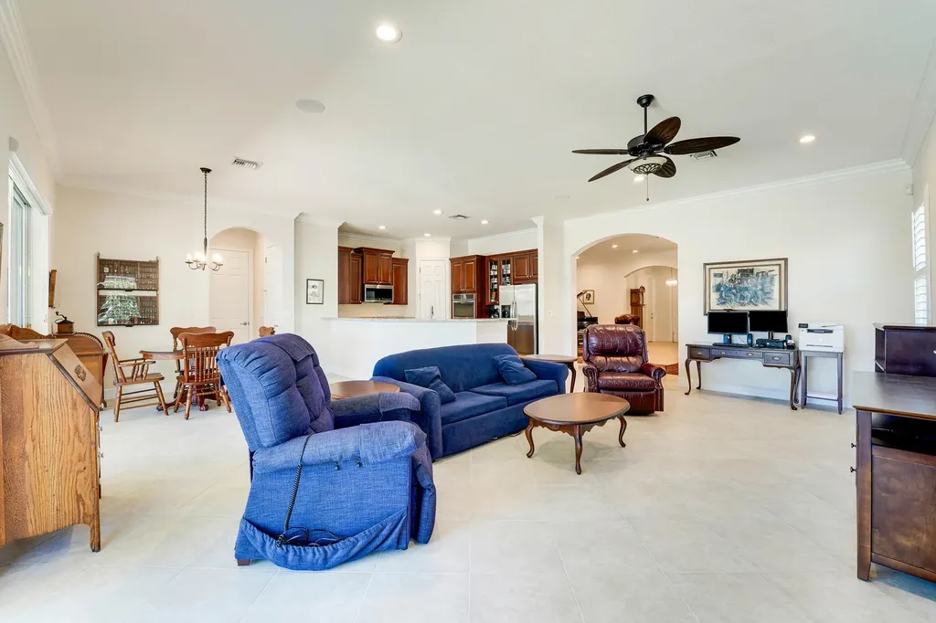 124 Casa Circle Jupiter FL 33458