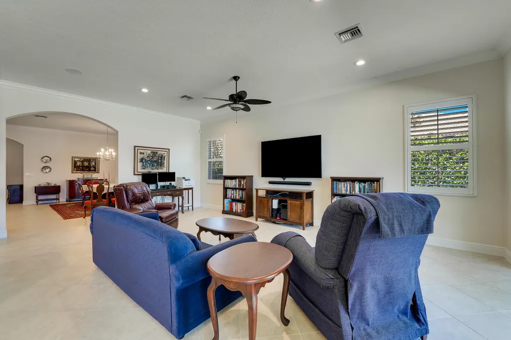 124 Casa Circle Jupiter FL 33458