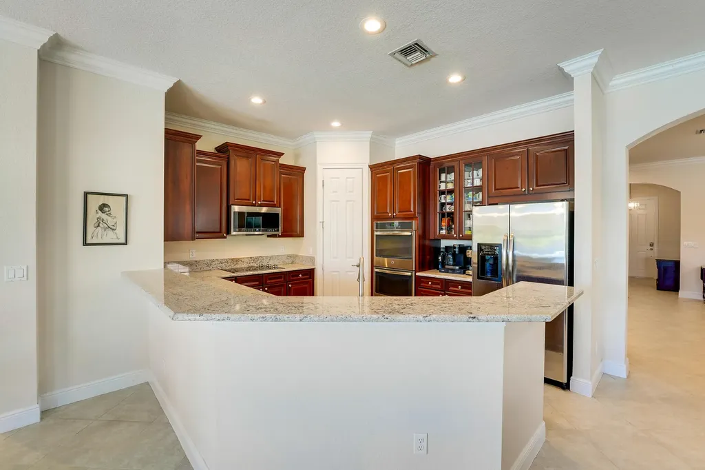 124 Casa Circle Jupiter FL 33458
