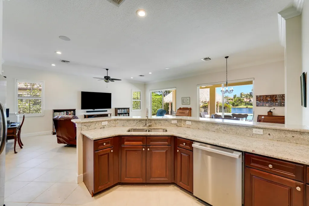 124 Casa Circle Jupiter FL 33458
