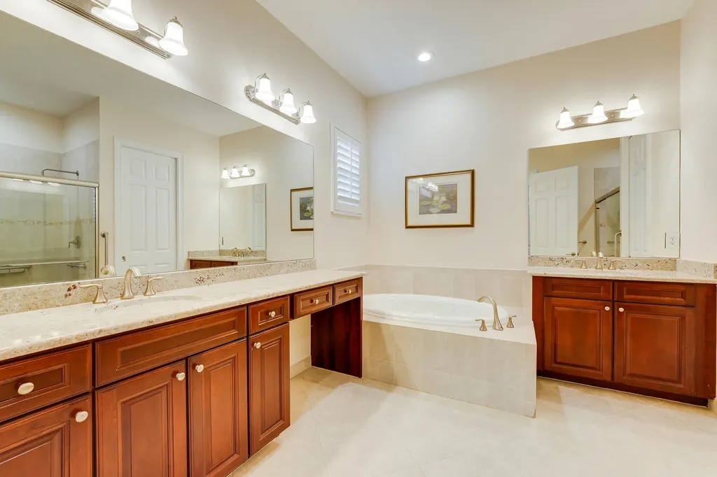124 Casa Circle Jupiter FL 33458