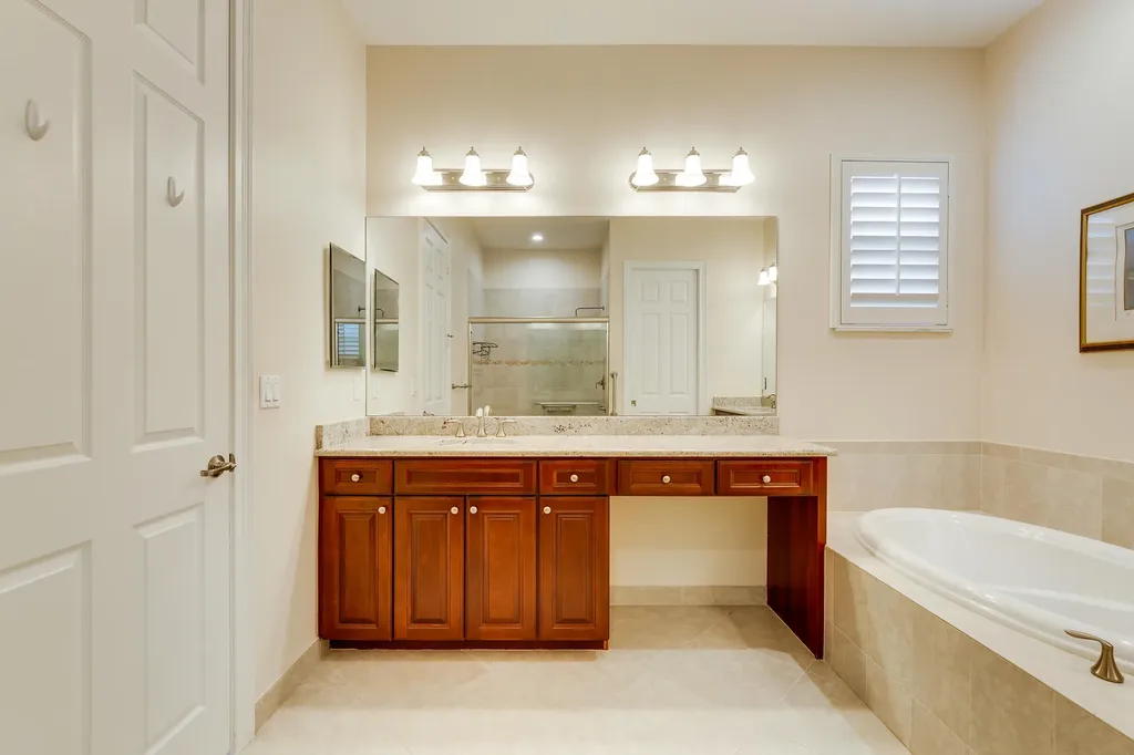 124 Casa Circle Jupiter FL 33458