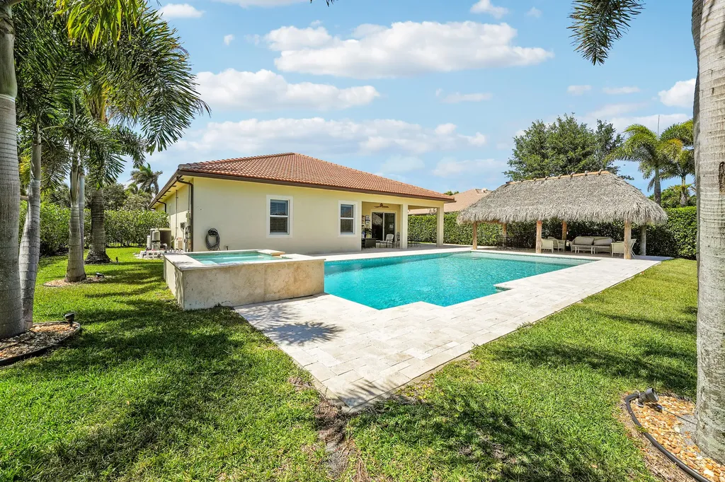124 Casa Circle Jupiter FL 33458