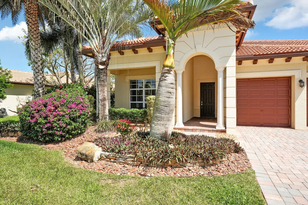 124 Casa Circle Jupiter FL 33458