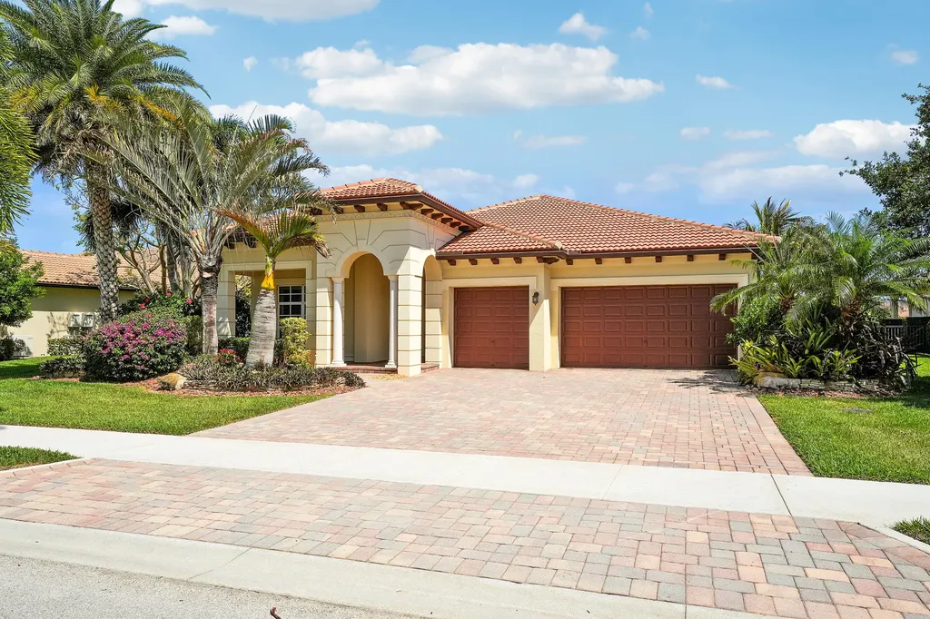 124 Casa Circle Jupiter FL 33458