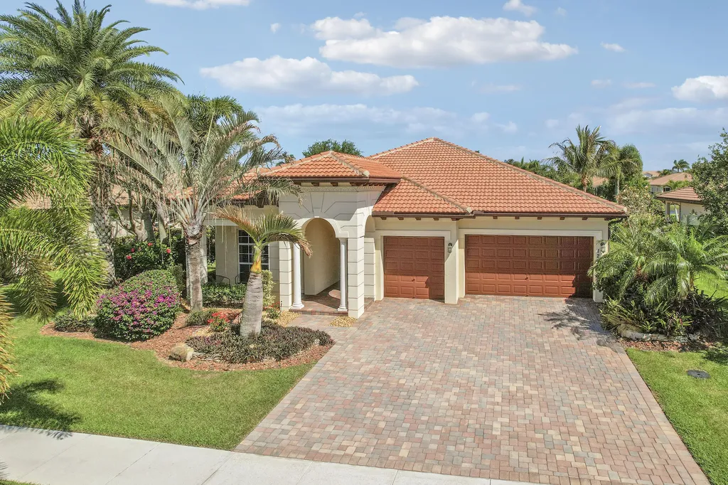 124 Casa Circle Jupiter FL 33458