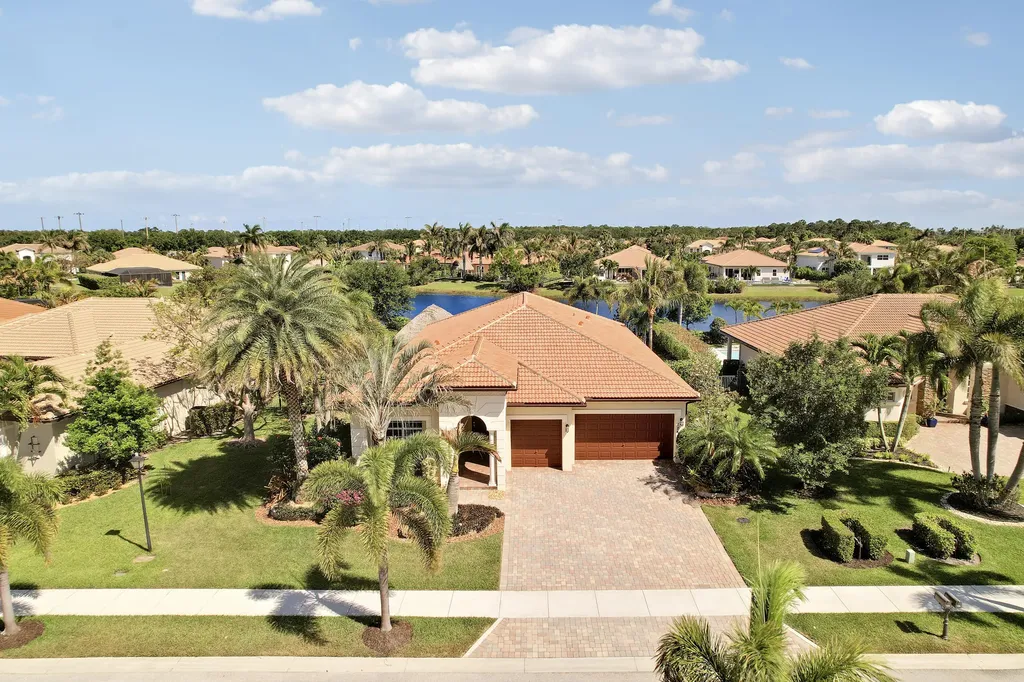 124 Casa Circle Jupiter FL 33458