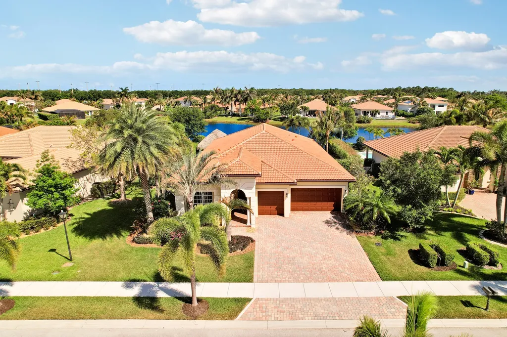 124 Casa Circle Jupiter FL 33458