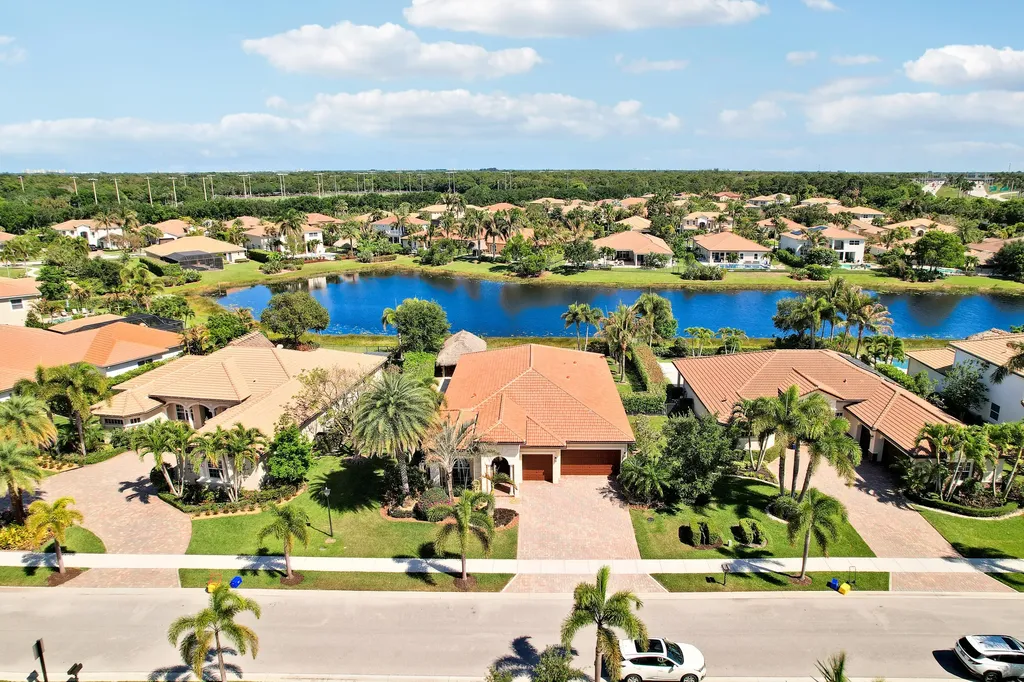 124 Casa Circle Jupiter FL 33458