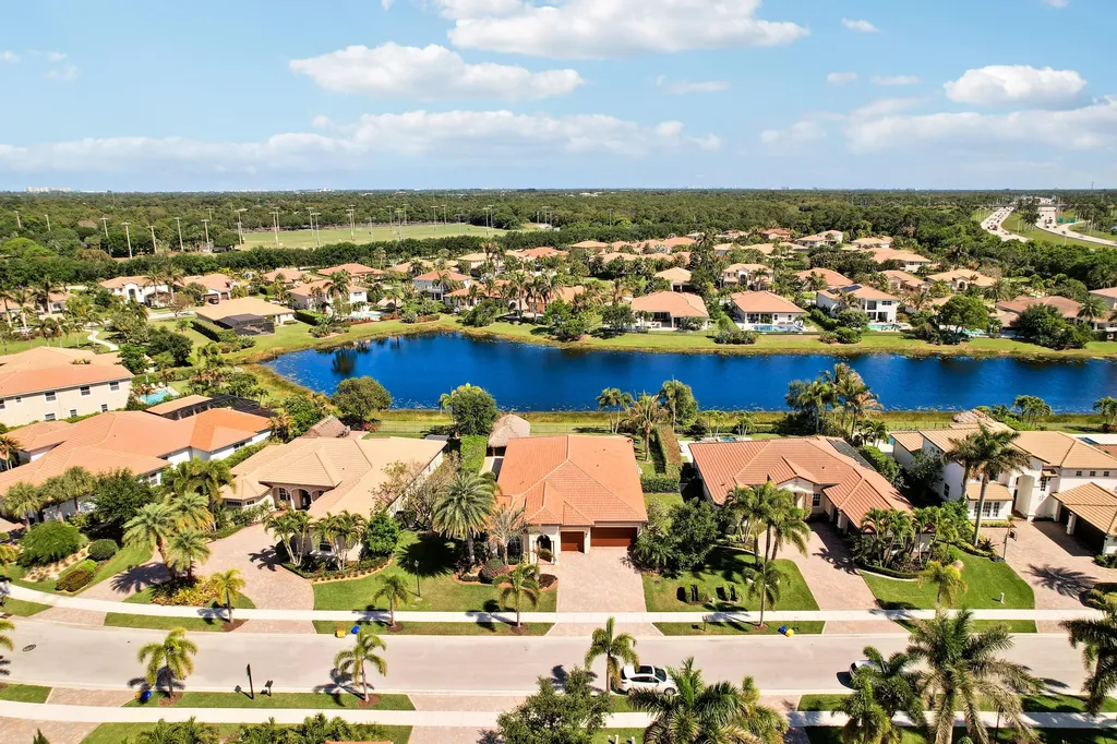124 Casa Circle Jupiter FL 33458